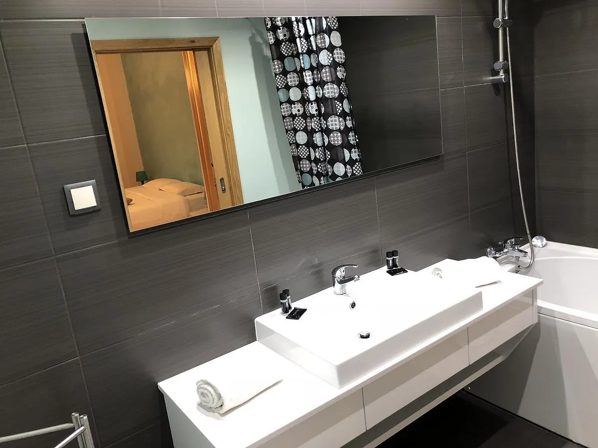 E7 Lisbon Deluxe Apartments