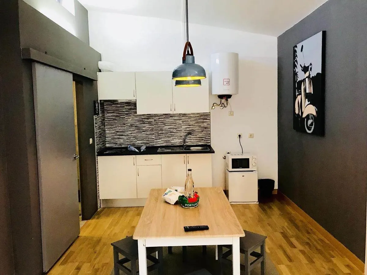 E7 Lisbon Deluxe Apartments